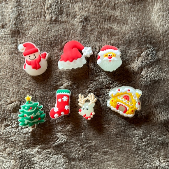 Glow in the dark decorations for your croc shoes - Picture 1 of 2